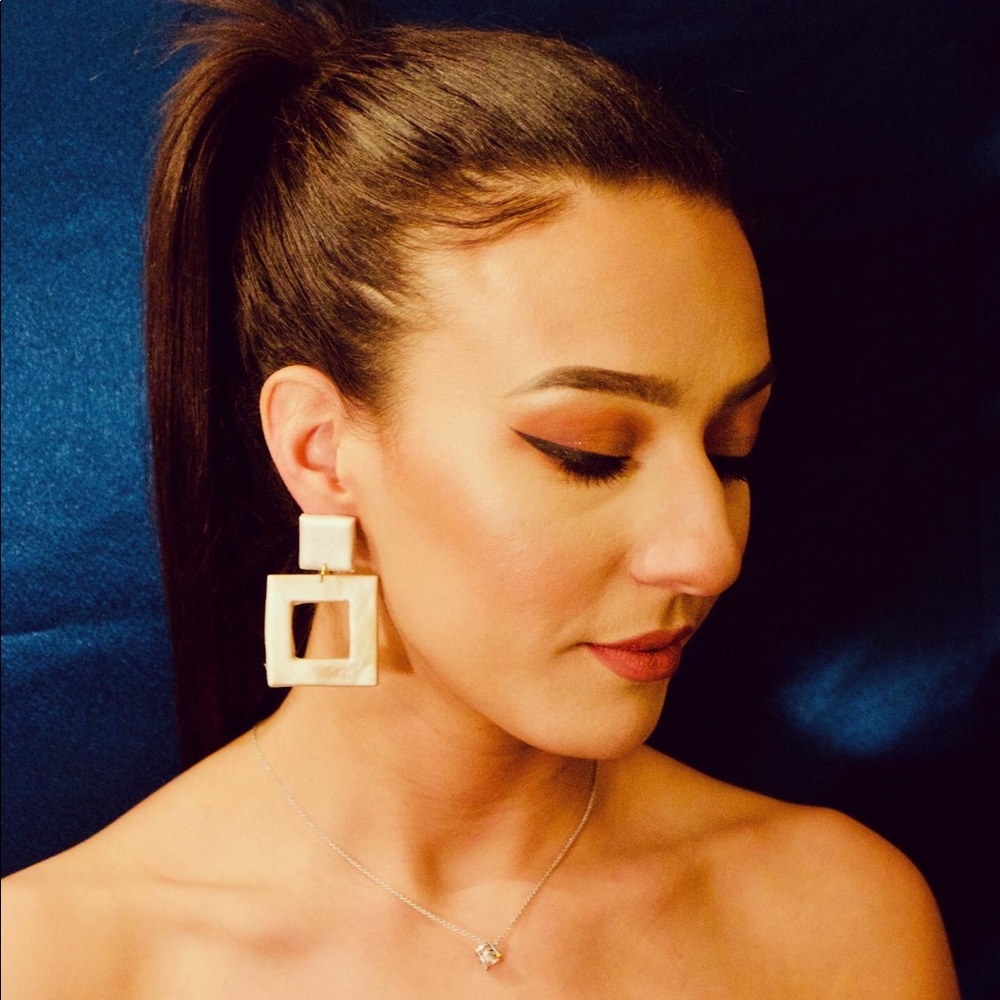 Meet your Posher, Sabrina